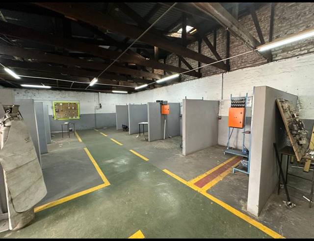 BUSINESS FOR SALE IN GERMISTON CENTRAL